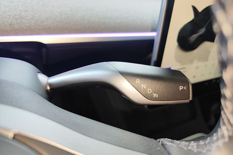 Tesla Model Y 2024 #14 Tesla Model Y 2024 car image #14