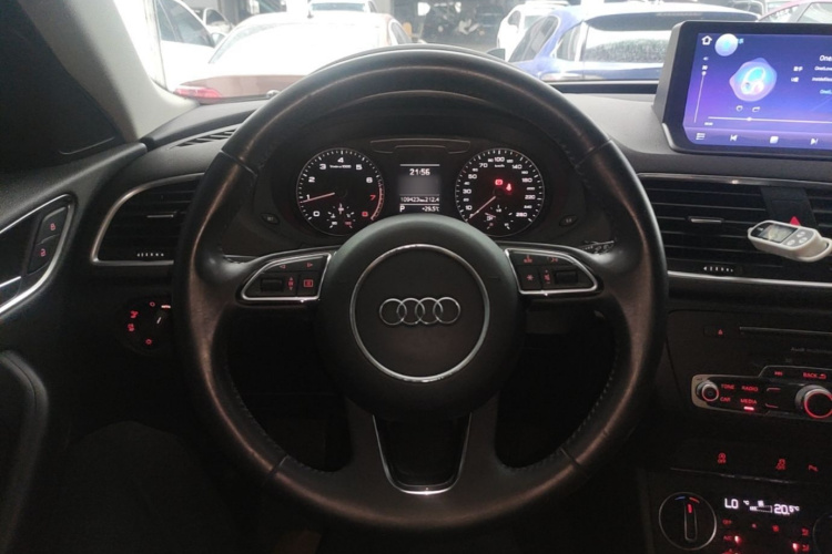 Audi Q3 2017 car image #11
