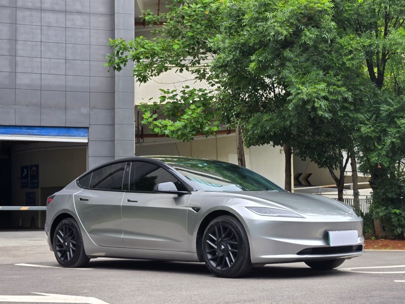 Tesla Model 3 2024 car image #8
