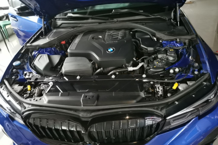 BMW 3 Series 2021 car image #22