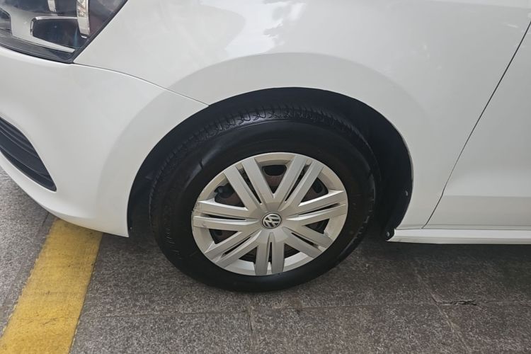 Volkswagen Polo 2017 car image #9