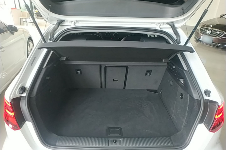 Audi A3 2018 car image #19