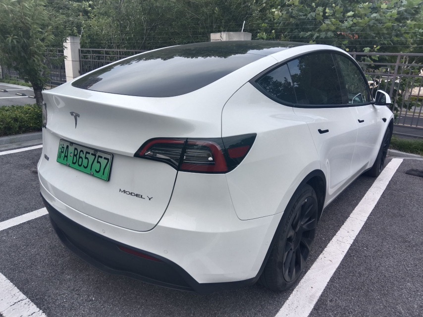 Tesla Model Y 2022 #2 Tesla Model Y 2022 car image #2