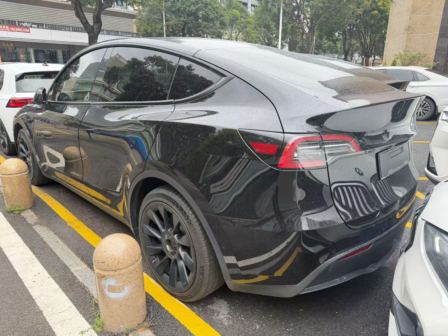 Tesla Model Y 2022 car image #2