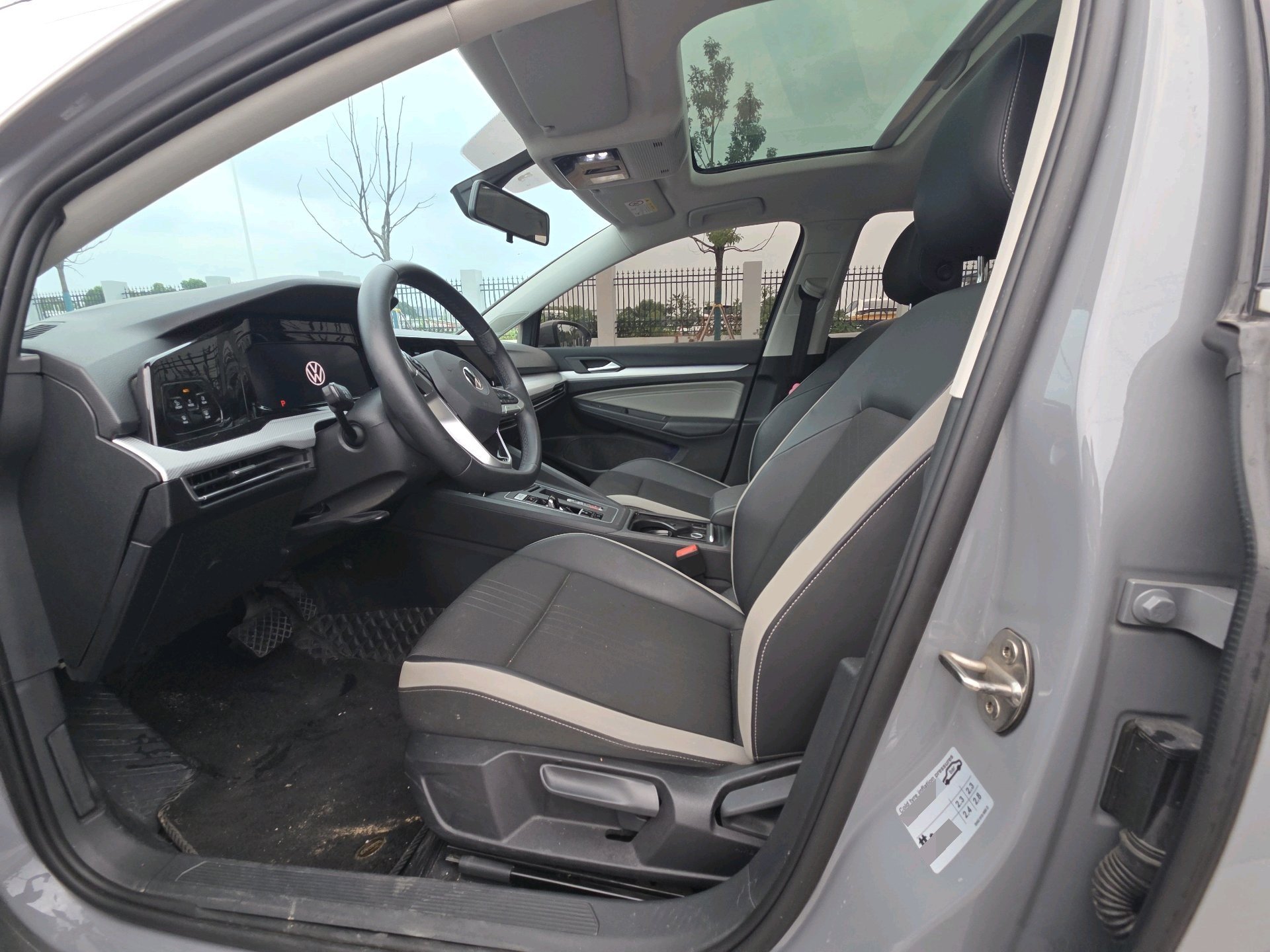 Volkswagen Golf 2022 car image #8