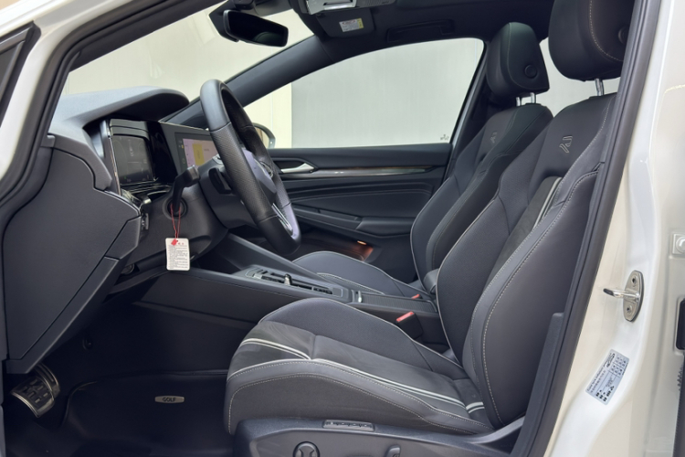 Volkswagen Golf 2021 car image #17