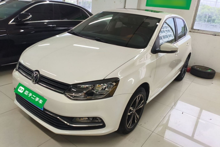 Volkswagen Polo 2017 car image #2