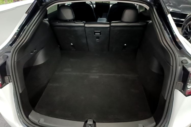 Tesla Model Y 2024 #19 Tesla Model Y 2024 car image #19