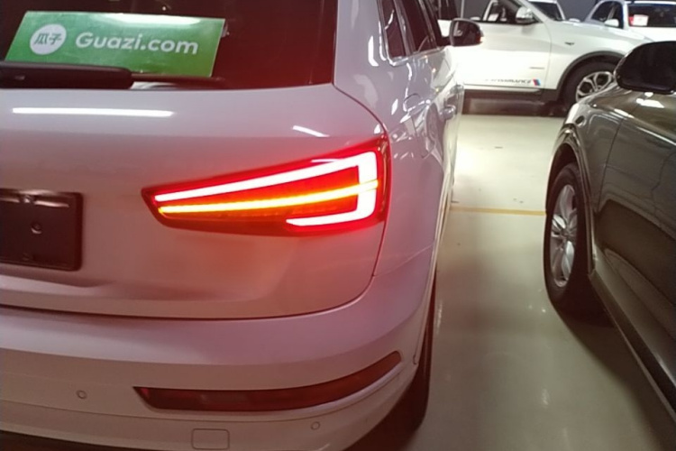 Audi Q3 2017 car image #8