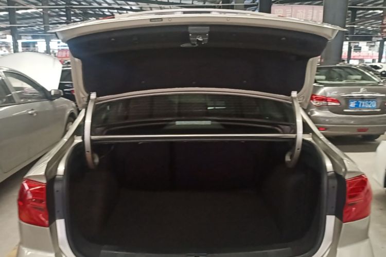Volkswagen Bora 2016 car image #19