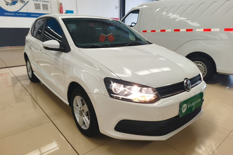 Volkswagen Polo 2015 car image #4