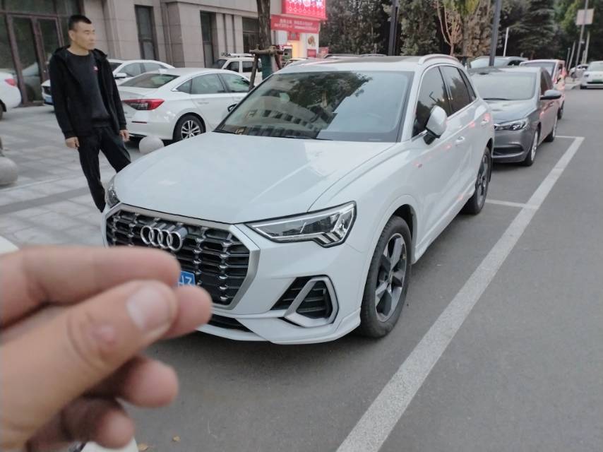 2019 immagine di auto 