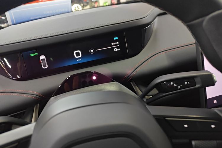 MI SU7 2025 immagine di auto #14