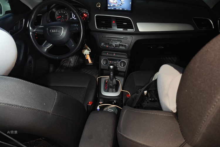 Audi Q3 2018 immagine di auto #11