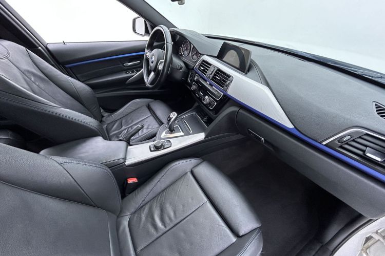 BMW 3 Series 2018 #22 BMW 3 Series 2018 car image #22