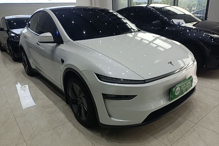 Tesla Model Y 2025 #4 Tesla Model Y 2025 car image #4