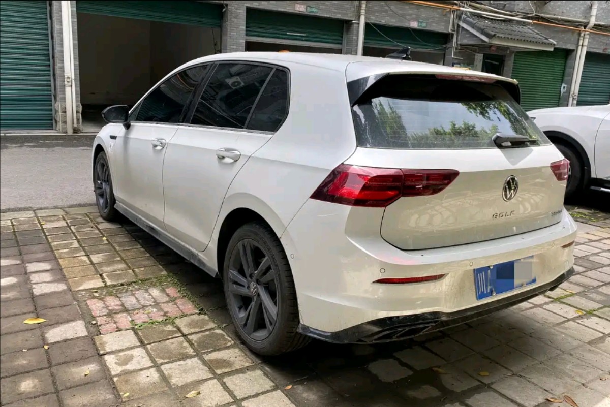 Volkswagen Golf 2023 car image #2