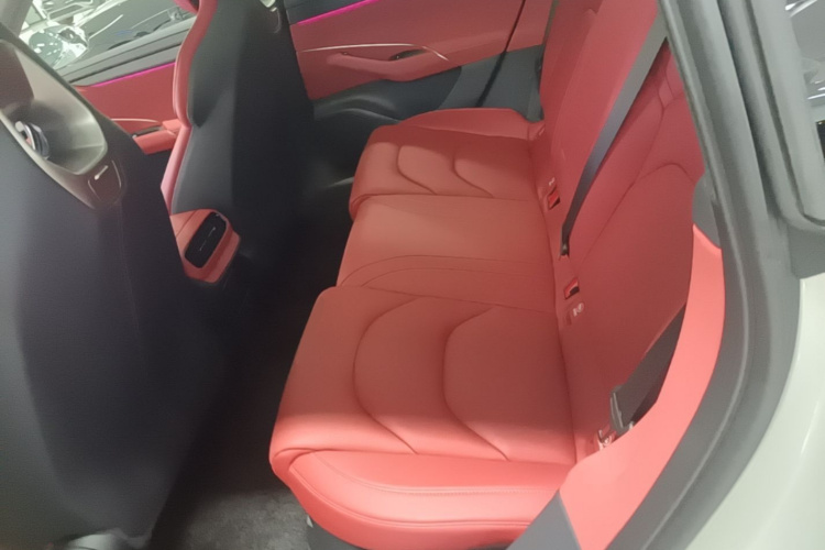MI SU7 2025 car image #13