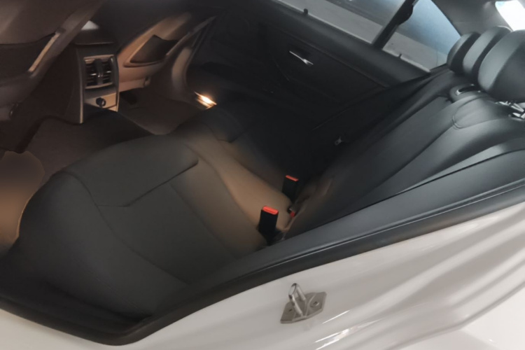 BMW 3 Series 2018 #17 BMW 3 Series 2018 immagine di auto #17
