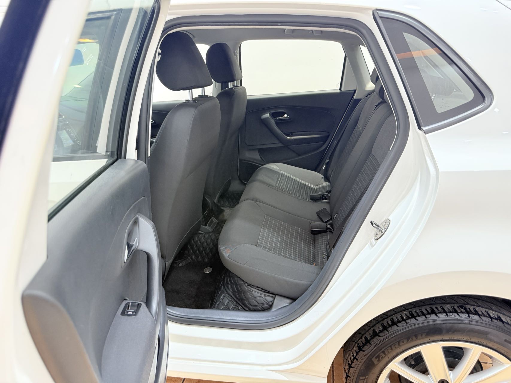 Volkswagen Polo 2014 car image #10