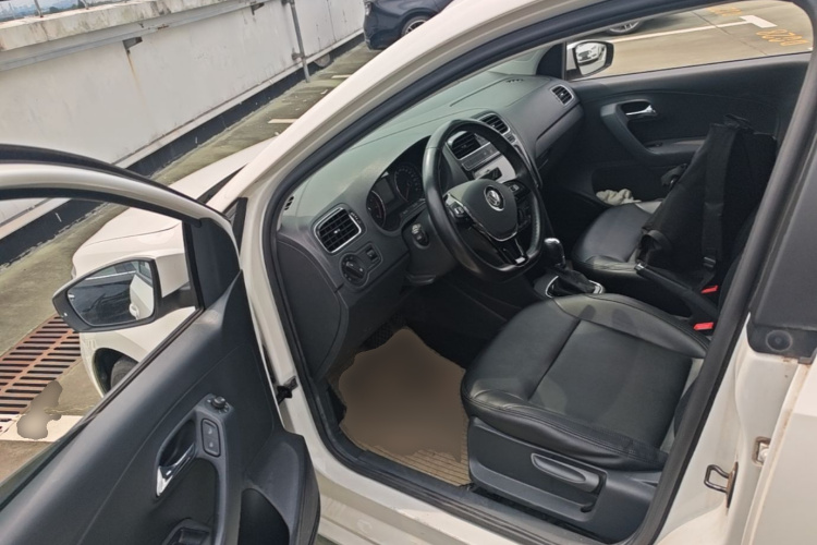 Volkswagen Polo 2018 car image #16