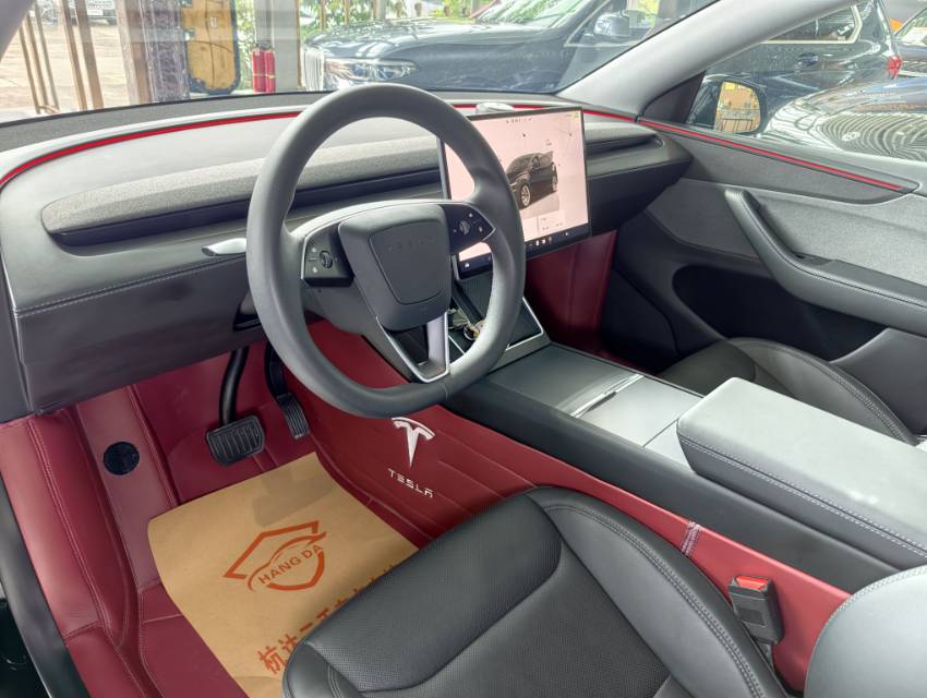 Tesla Model Y 2025 #7 Tesla Model Y 2025 car image #7