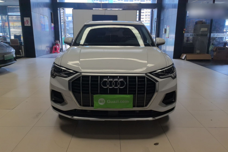 Audi Q3 2020 car image #3