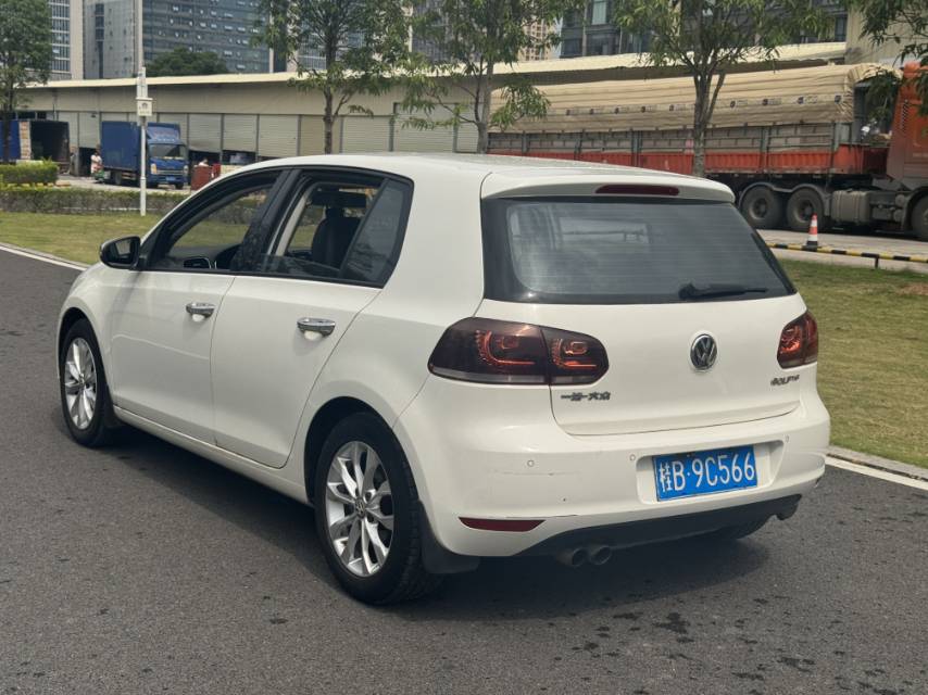Volkswagen Golf 2013 car image #9