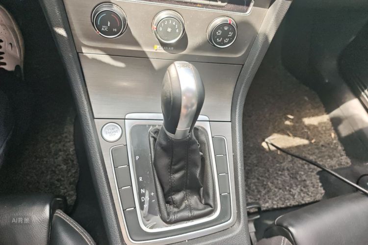 Volkswagen Golf 2016 car image #16