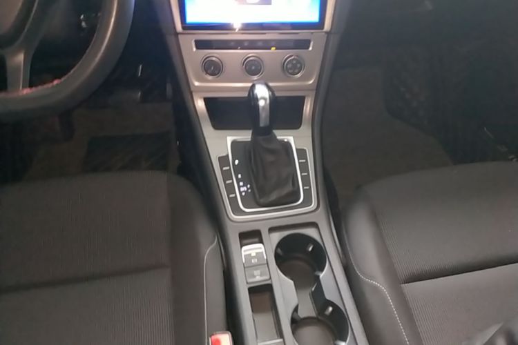 Volkswagen Golf 2015 car image #18