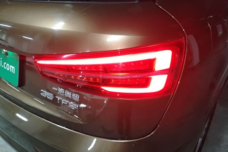 Audi Q3 2017 car image #8