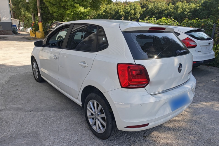Volkswagen Polo 2015 car image #5
