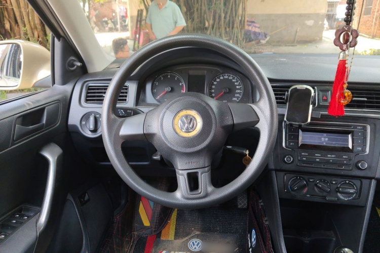 Volkswagen Santana 2015 car image #11