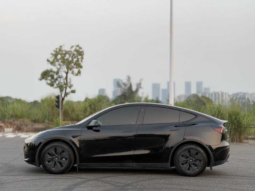 Tesla Model Y 2022 car image #5