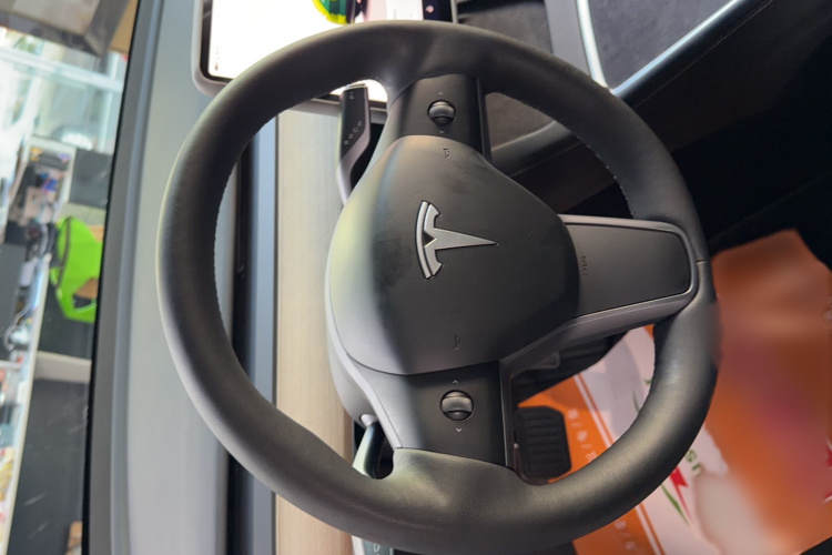 Tesla Model Y 2023 #12 Tesla Model Y 2023 car image #12