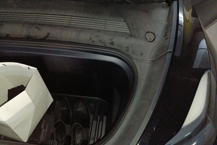 Tesla Model Y 2023 car image #25