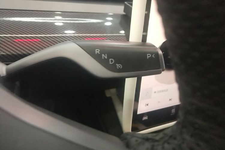 Tesla Model Y 2023 car image #14