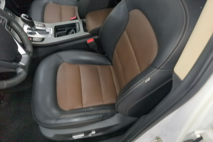 GEELY Emgrand GS 2016 car image #15