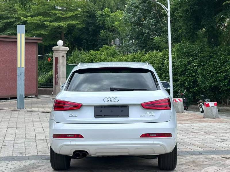 Audi Q3 2015 car image #5