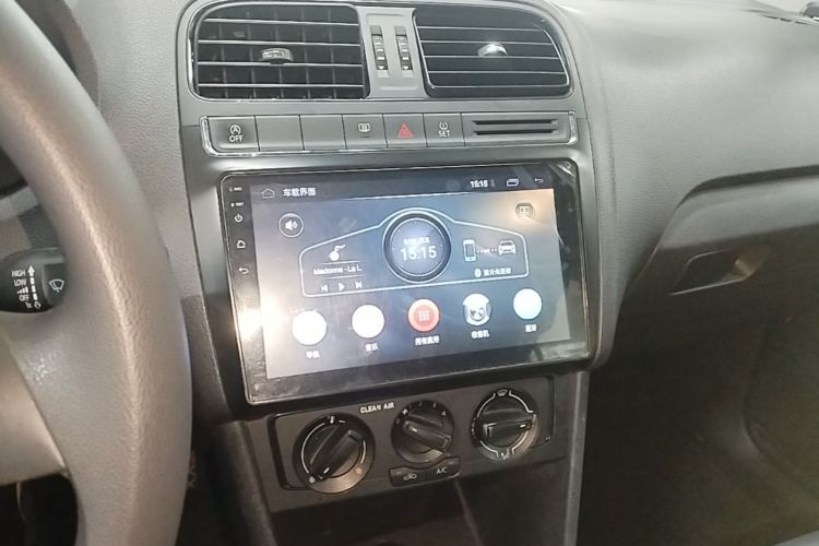 Volkswagen Polo 2018 car image #13