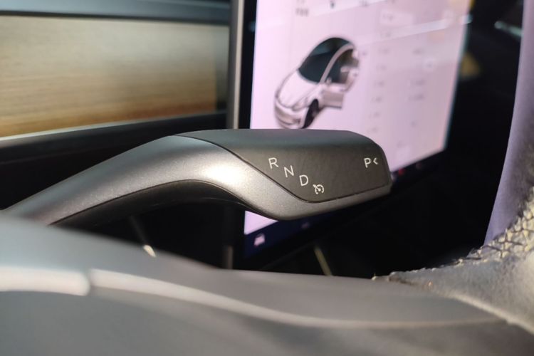Tesla Model 3 2020 car image #18