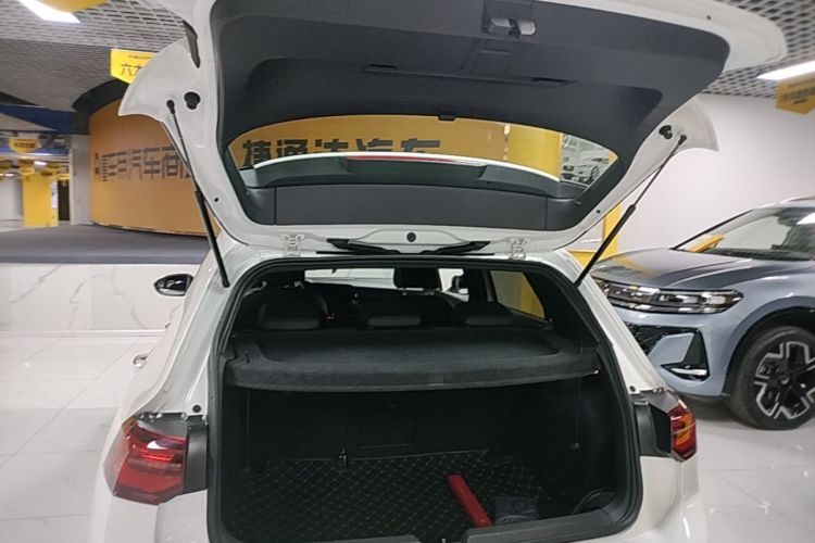 Volkswagen Golf 2024 car image #21