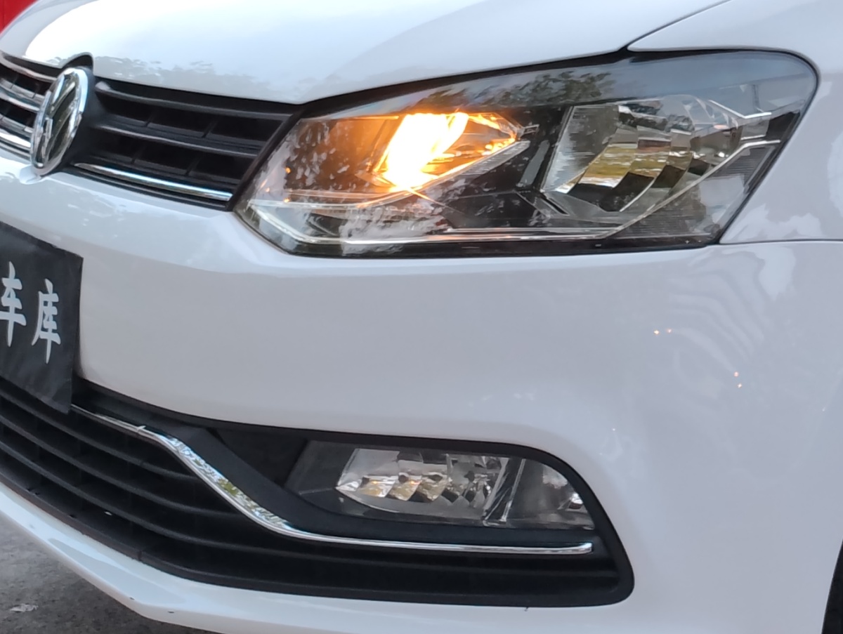 Volkswagen Polo 2016 car image #10