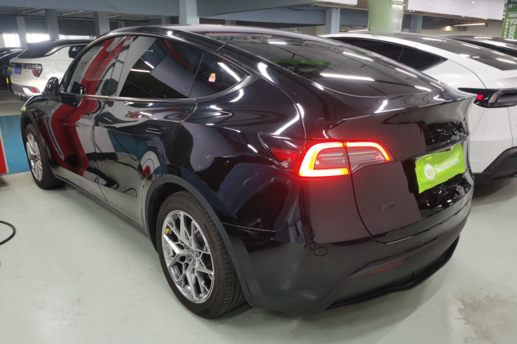 Tesla Model Y 2023 #5 Tesla Model Y 2023 car image #5