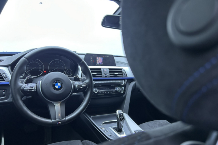 BMW 3 Series 2018 #14 BMW 3 Series 2018 car image #14