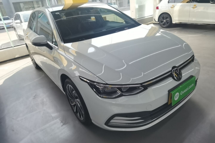Volkswagen Golf 2023 car image #4
