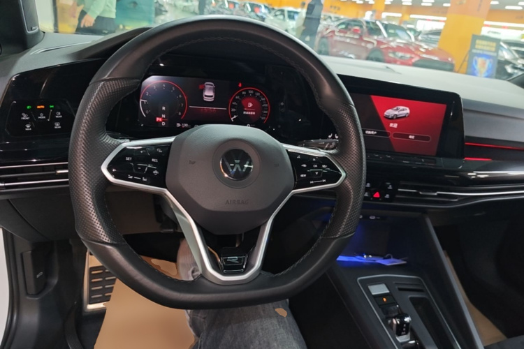 Volkswagen Golf 2022 car image #10