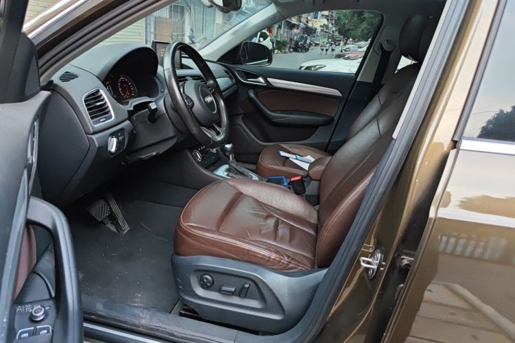 Audi Q3 2015 car image #18