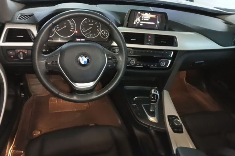BMW 3 Series GT 2017 car image #10