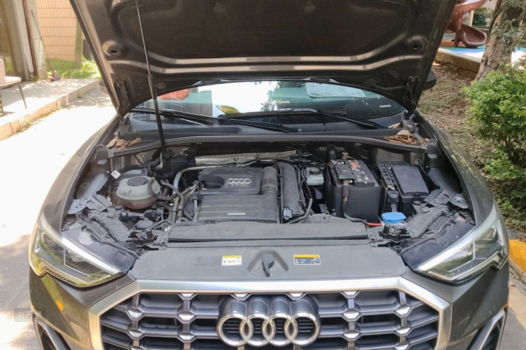 Audi Q3 2021 car image #22